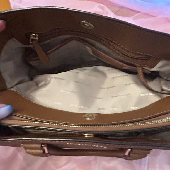 Michael Kors Tan Leather Shoulder Bag - Picture 9 of 11